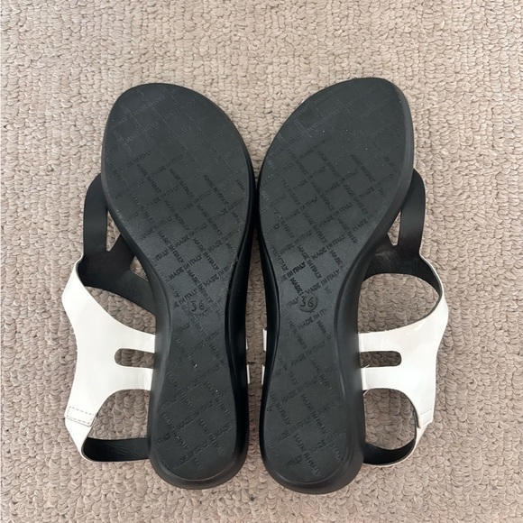 NR | Rapisadi Wedge Sandals - Picture 4 of 6